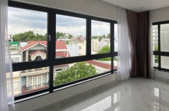 Lắp đặt cửa sổ mở quay cầu cách nhiệt