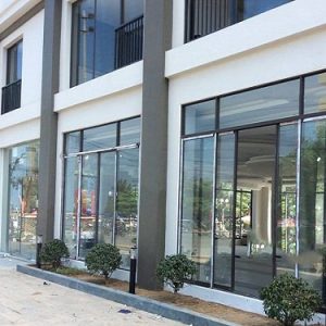 Thi công cửa đi Văn phòng 4500 liền vách cao cấp 40m2